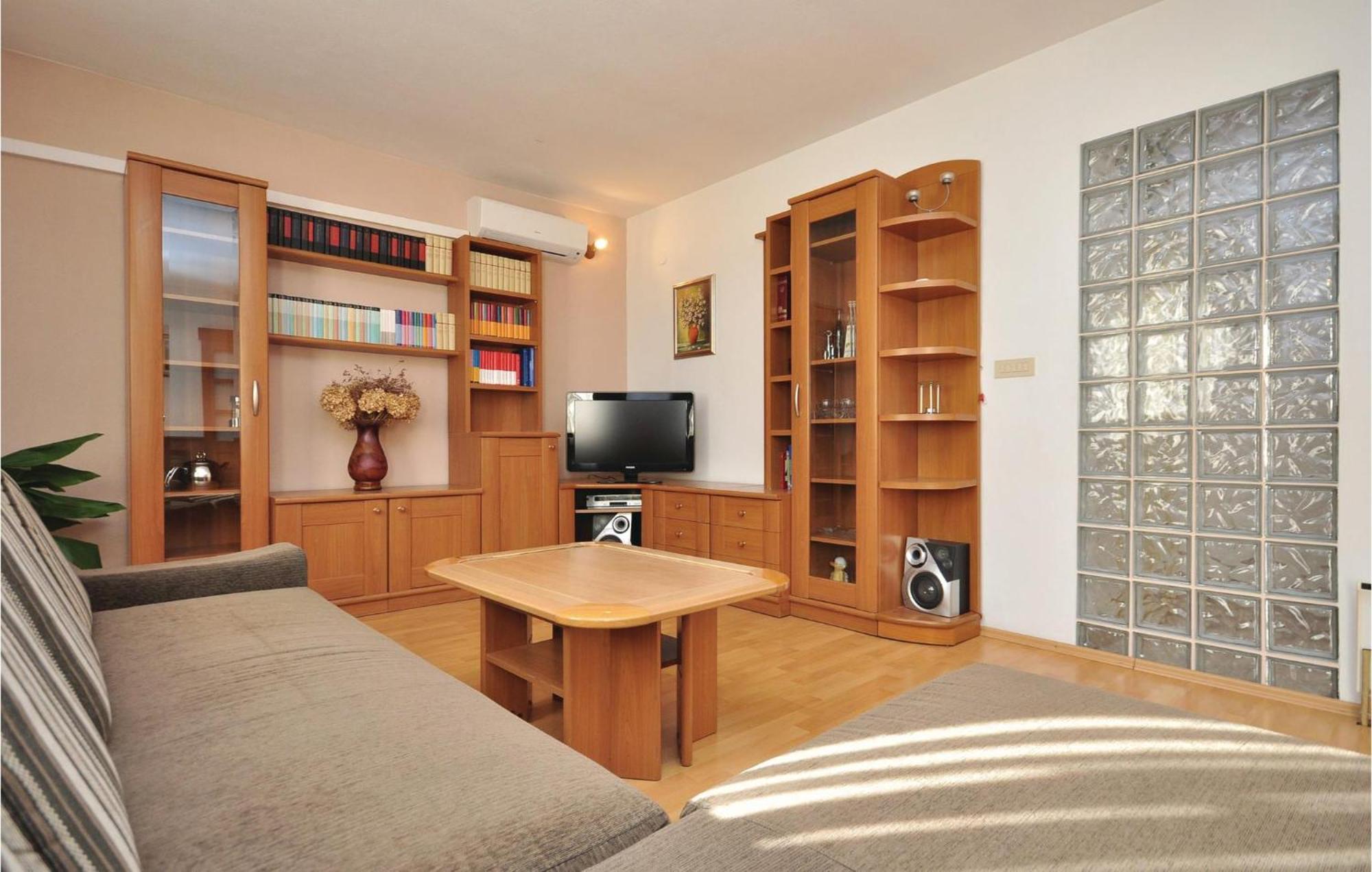 3 Bedroom Awesome Apartment In Pucisca Exterior photo