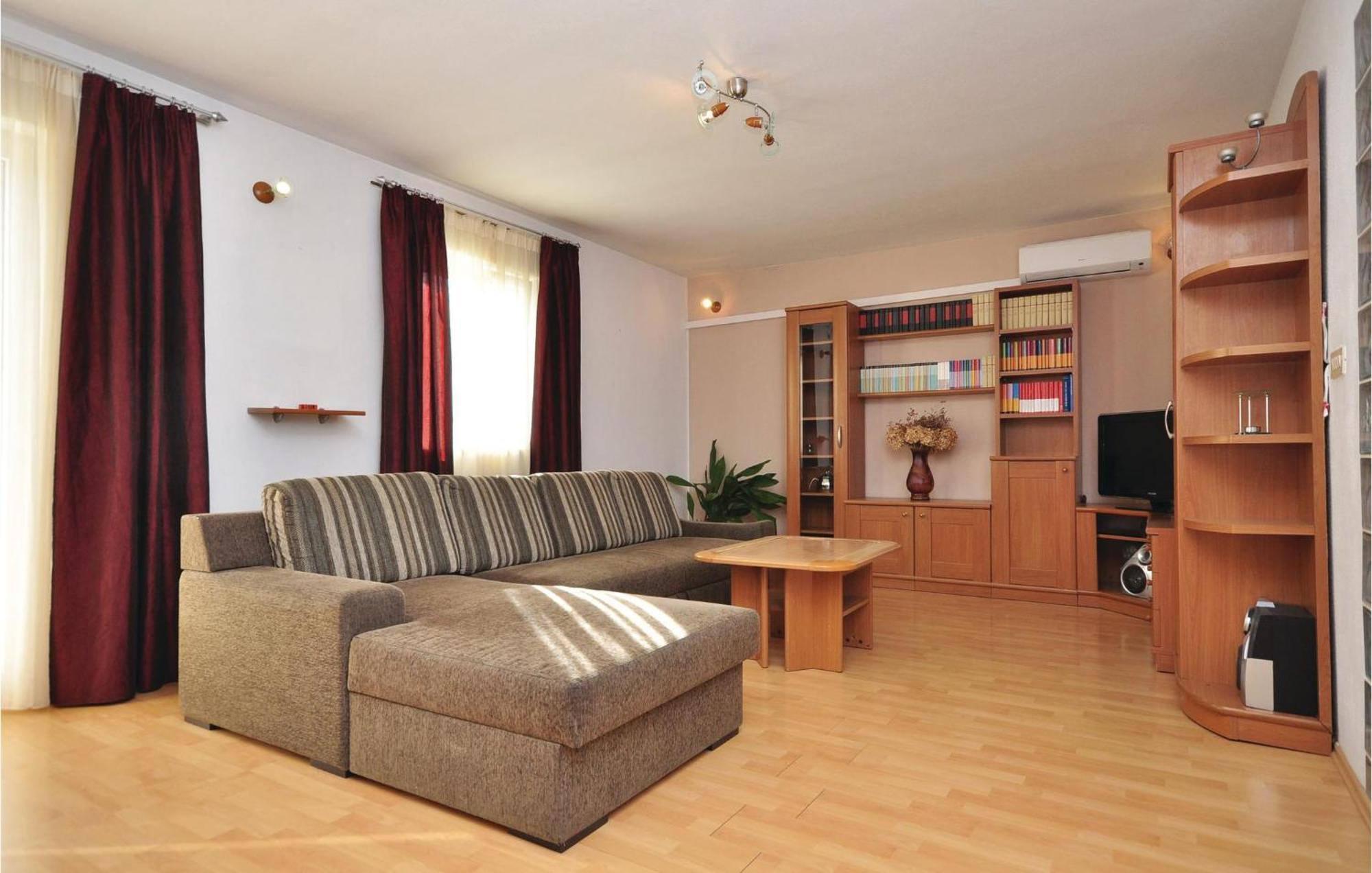 3 Bedroom Awesome Apartment In Pucisca Exterior photo