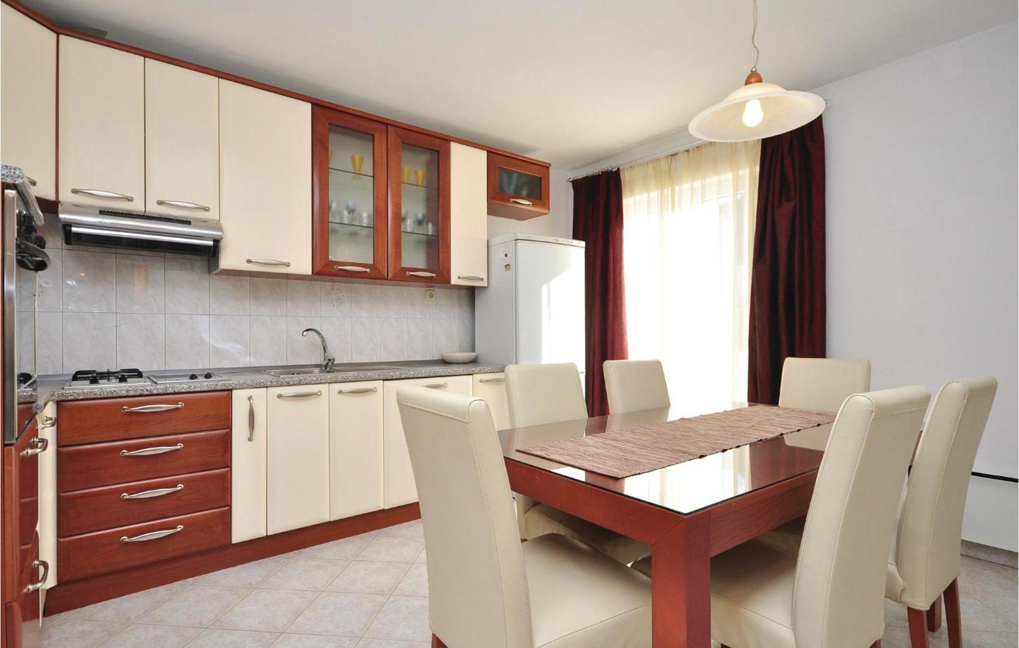3 Bedroom Awesome Apartment In Pucisca Exterior photo